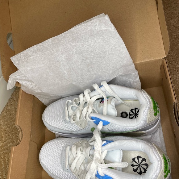 Nike Air Max 90GS, Brand New - Picture 6 of 8